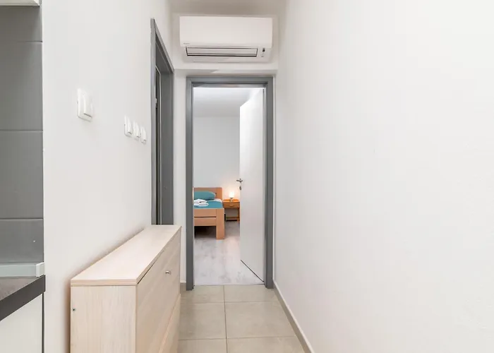 With Parking Space - Labin - 7621 Apartamento *